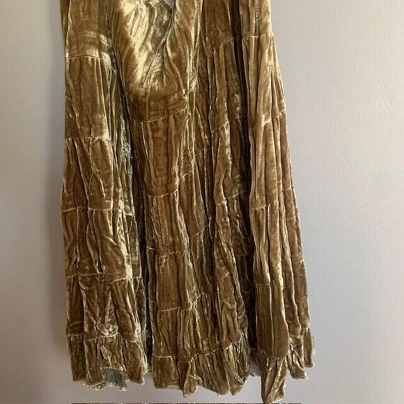 CACHE Crushed Velvet Tiered Ruffle Skirt Gold Womens Size 8 Whimsy Goth - Picture 8 of 15